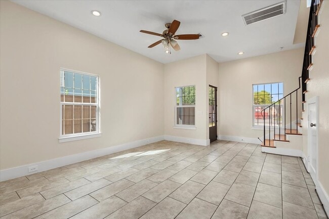 Building Photo - 2002 Lynnfield St