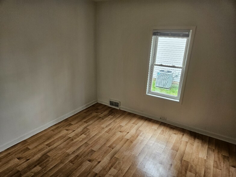 Building Photo - 1604 Coleman Ave