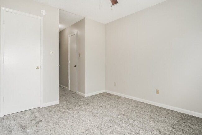 Building Photo - 7782 Hickory Meadow Rd