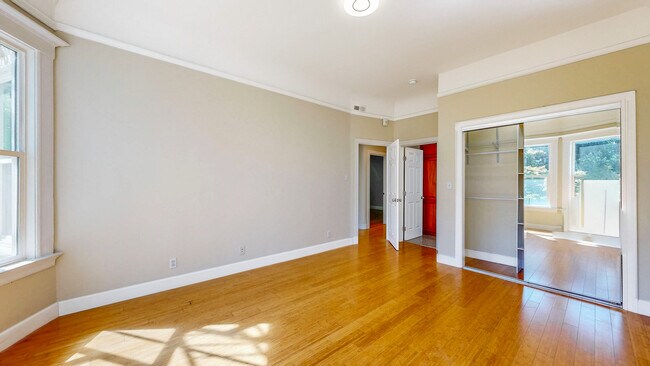 Building Photo - 1627 Clay St