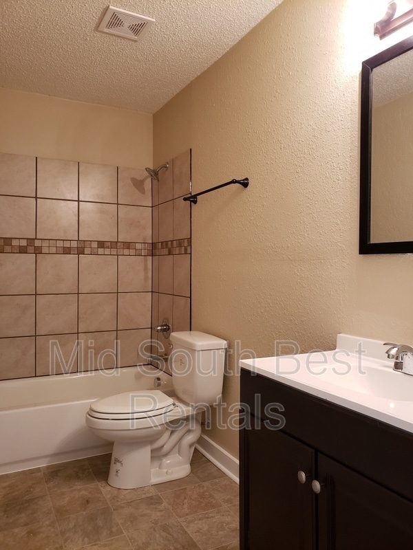 Building Photo - 13 Hiland Pl