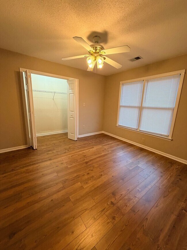 Building Photo - 121 Timberwood Rd