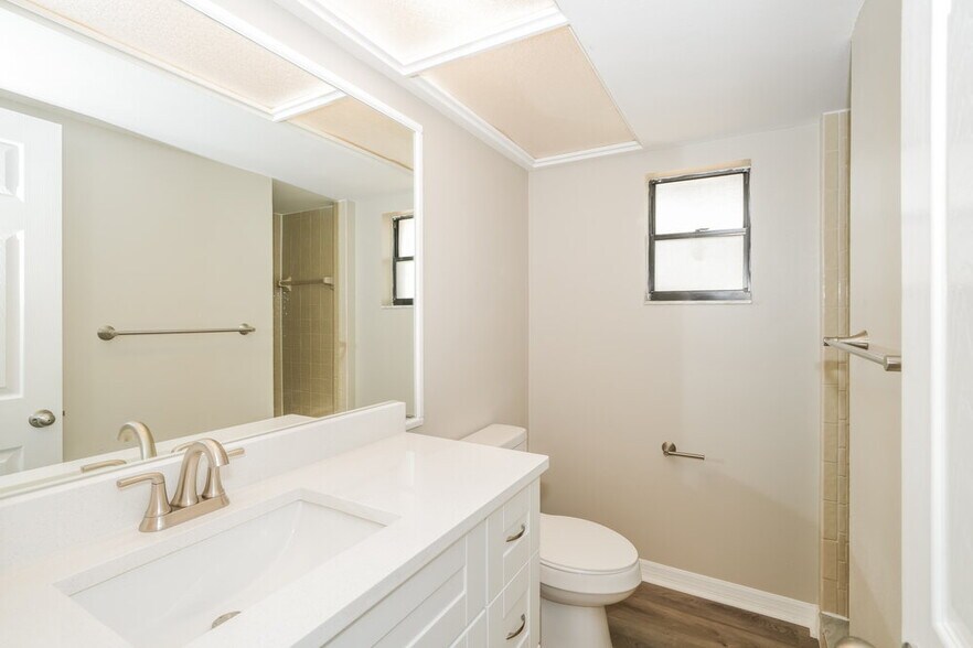 Building Photo - 22853 Fern Ct