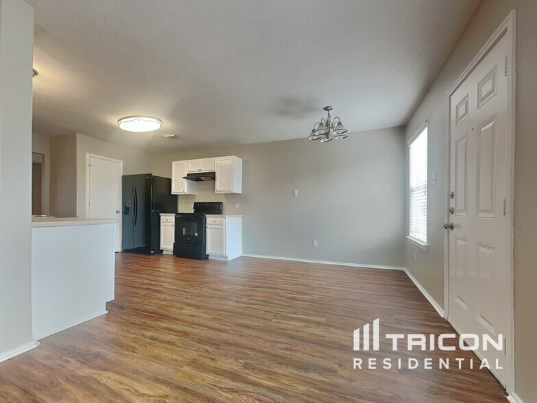 Building Photo - 16783 Fallen Timbers Dr