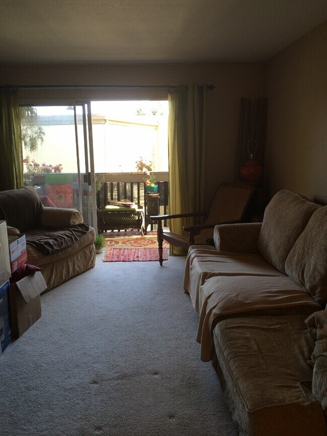 Building Photo - Charming 1-Bedroom Condo with Park-Like Views in Gated Community
