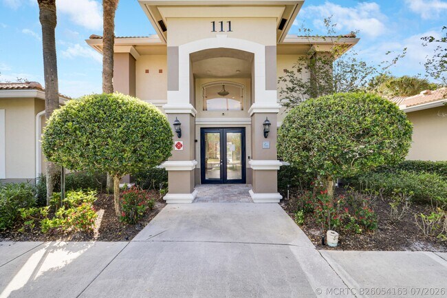 Building Photo - 121 SW Palm Dr