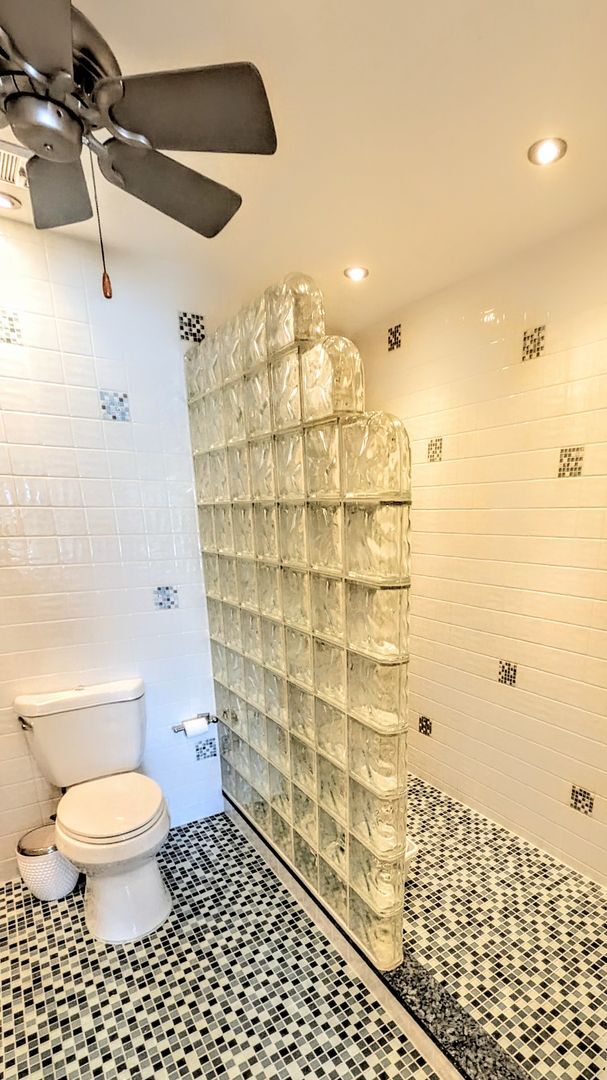 Building Photo - SEASONAL 2/2 coastal-inspired luxury condo with bay view, and boat slip