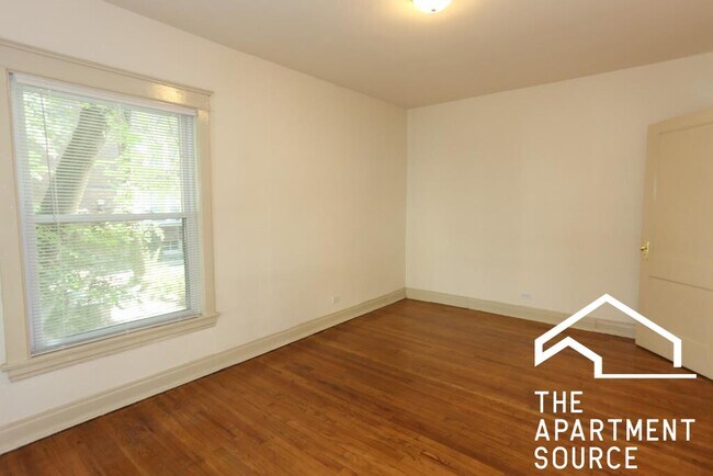 Building Photo - 4716 N Racine Ave
