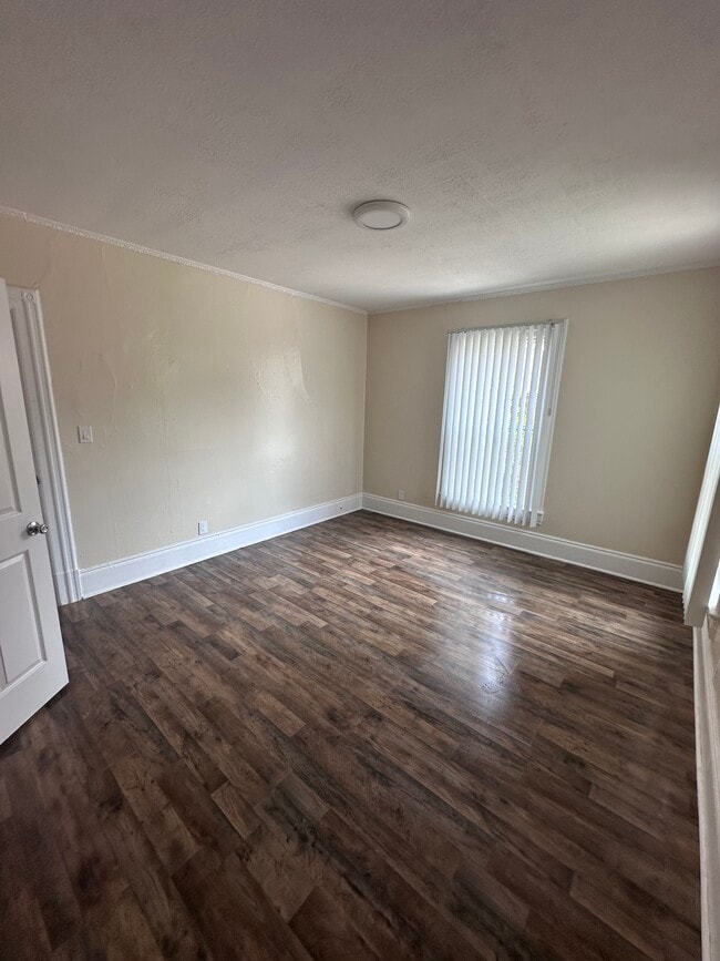 Building Photo - 1505 N Raymond Ave