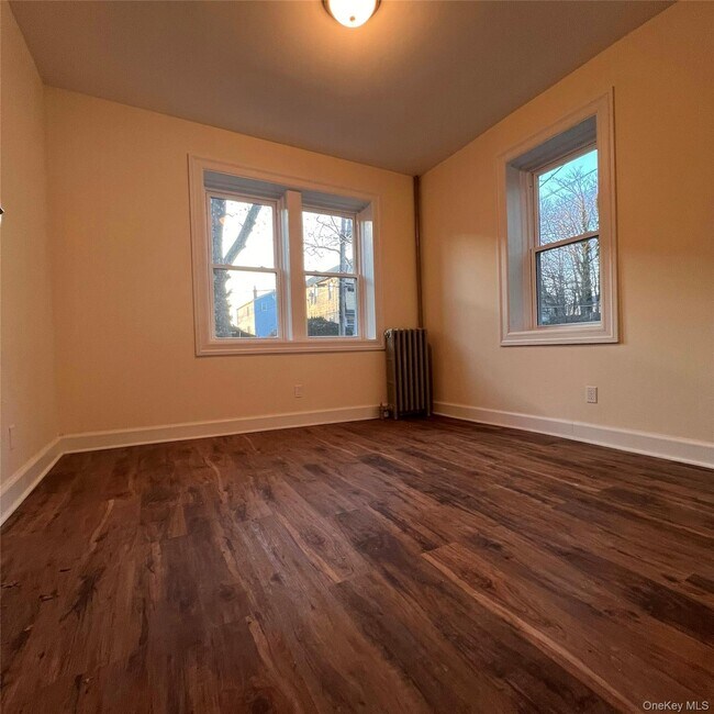 Building Photo - 451 S Tenth Ave