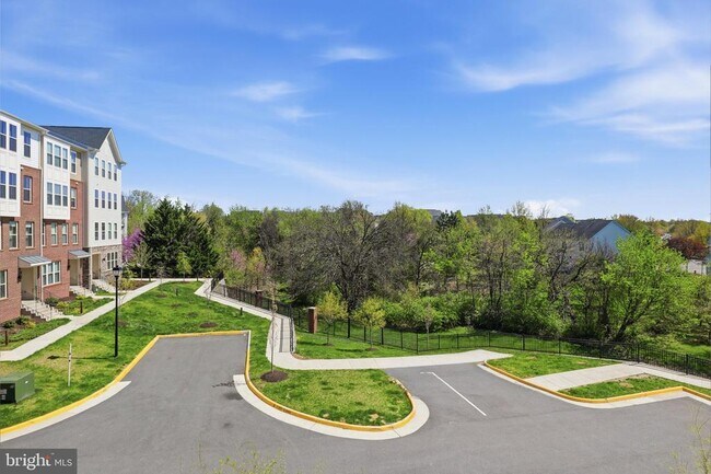 Building Photo - 915 Buttonwood Terrace NE