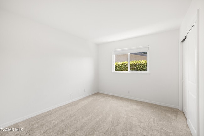 Building Photo - 41 Oakleaf Ave