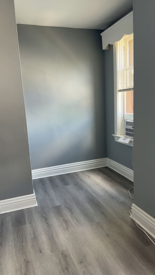 Building Photo - Beautiful renovated apartment with a ton of space!