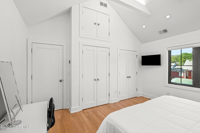 Building Photo - 325 Oakley Ave