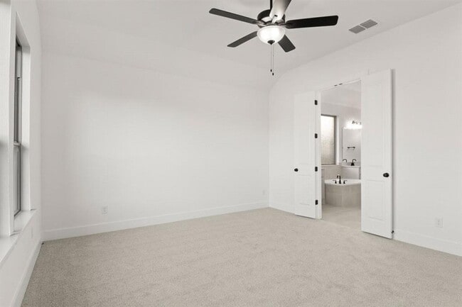 Building Photo - 373 Hollister Dr