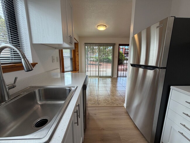 Building Photo - 1307 Rufina Ln