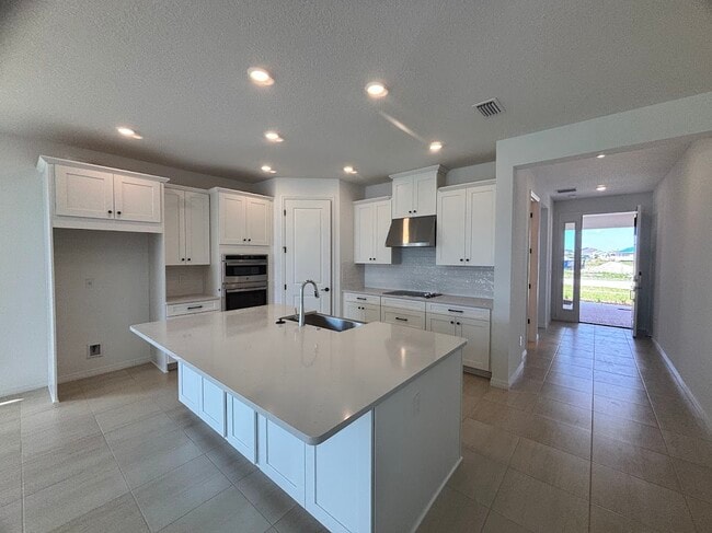 Building Photo - 9323 Lorenzo Wy