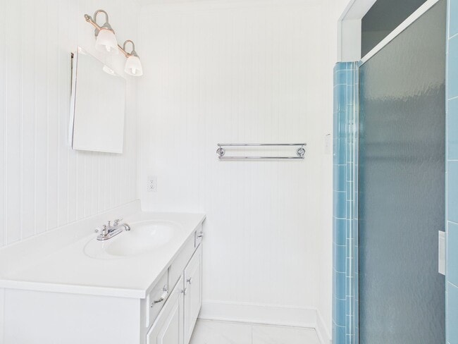 Building Photo - 1602 Harborough Rd