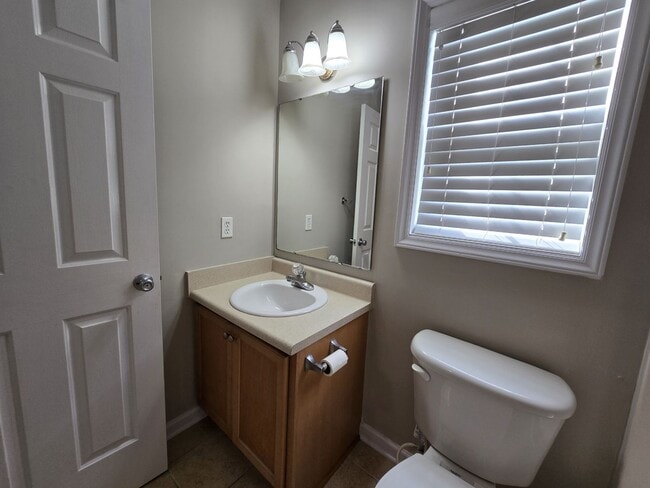 Building Photo - Grays Creek 4 Bedroom, 2 Bath with 2 Car G...