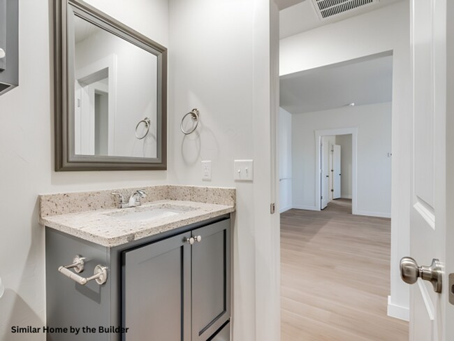Building Photo - 1608 Highland Loop,