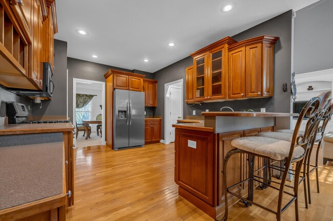 Building Photo - 2185 Roswell Dr