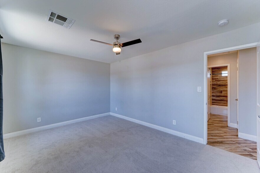 Building Photo - 1716 W Villa Theresa Dr