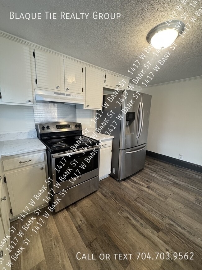 Building Photo - 1417 W Bank St