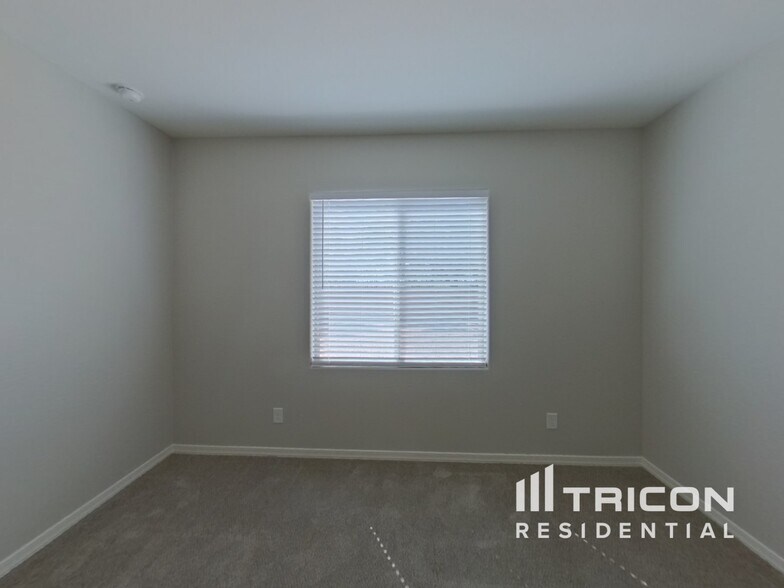 Building Photo - 19550 N Salerno Cir
