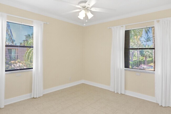 Building Photo - 717 S US Hwy 1