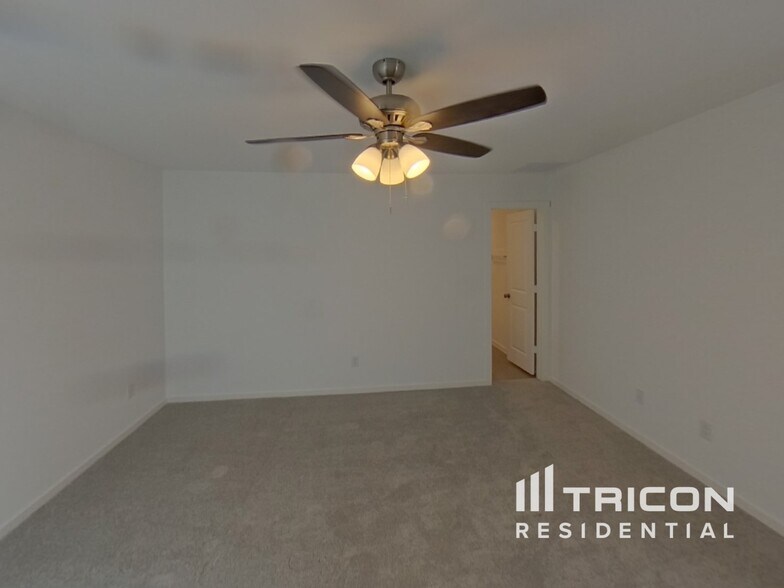 Building Photo - 811 Ponderosa Ln