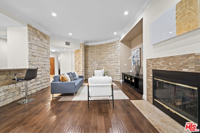 Building Photo - 4848 Wilshire Blvd