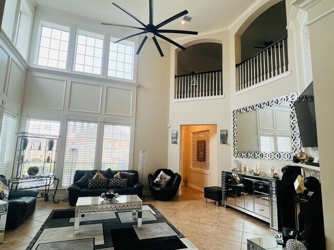 Building Photo - 4114 Fisher Lake Dr