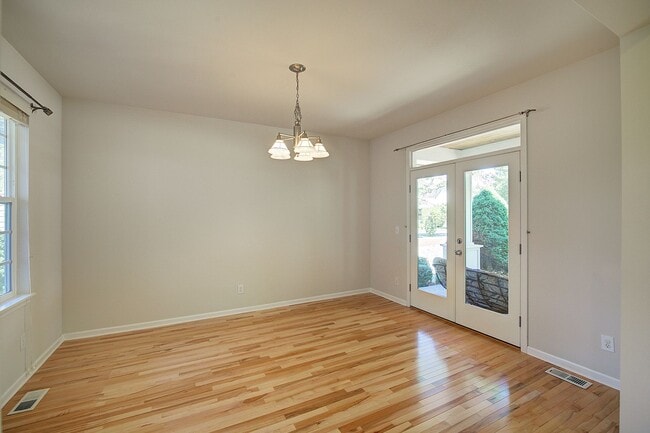 Building Photo - 3Bd/2.5Ba Redmond Home