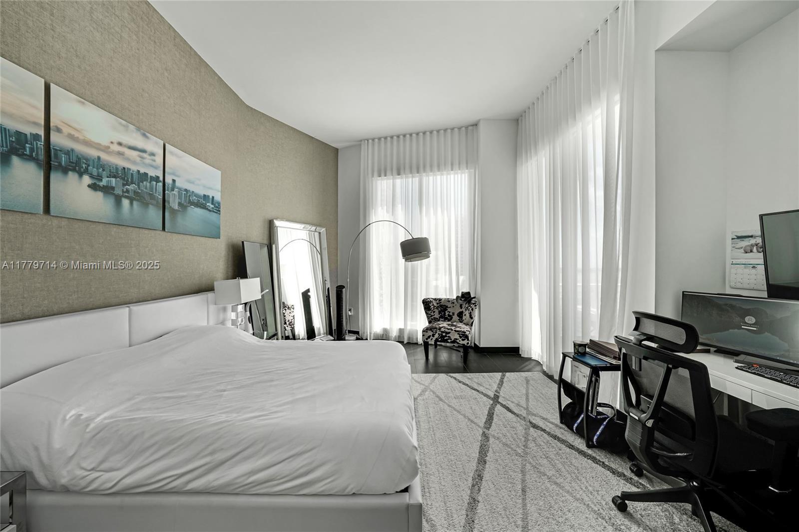 Building Photo - 900 Brickell Key Blvd