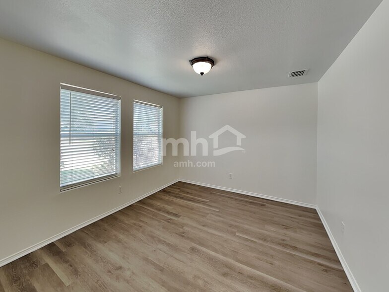 Building Photo - 4916 Water Ridge Ln