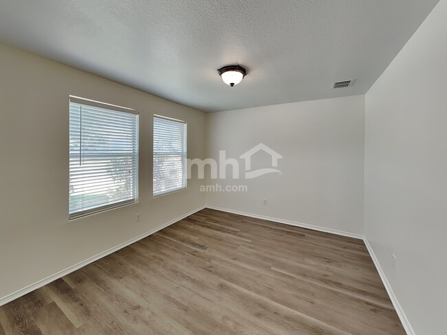 Building Photo - 4916 Water Ridge Ln