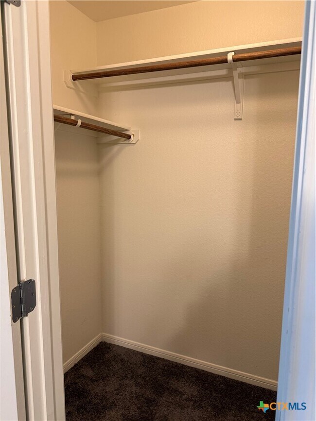 Building Photo - 8016 Bridgepointe Dr