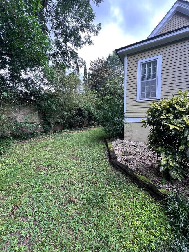 Building Photo - Historic District - Opelika