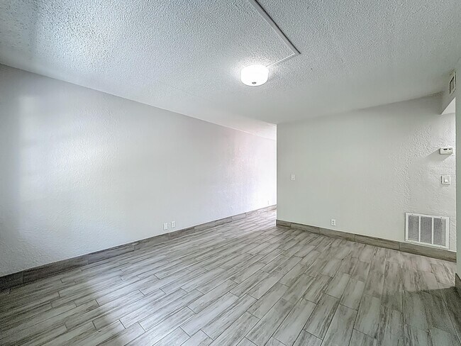 Building Photo - 337 Kenilworth Blvd