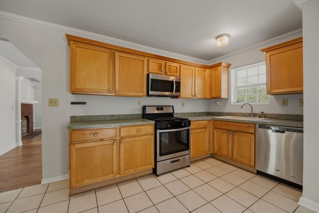 Building Photo - 506 Mellview Ave SW