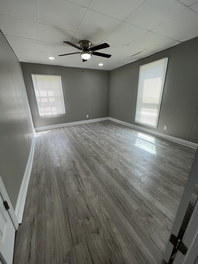 Building Photo - 414 E Washington Ave