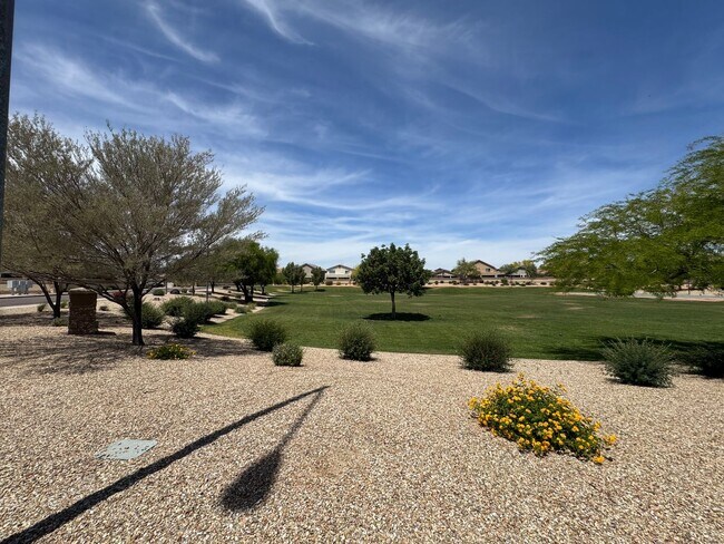Building Photo - Updated 4 bedroom home in Casa Del Rey Com...