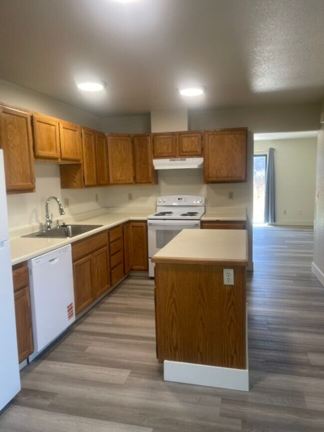 Building Photo - NF189-Kehl, Ron