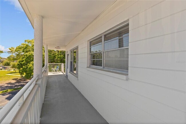 Building Photo - 2428 Columbia Dr