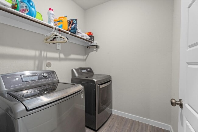 Building Photo - 713 Ivory Crk Ct