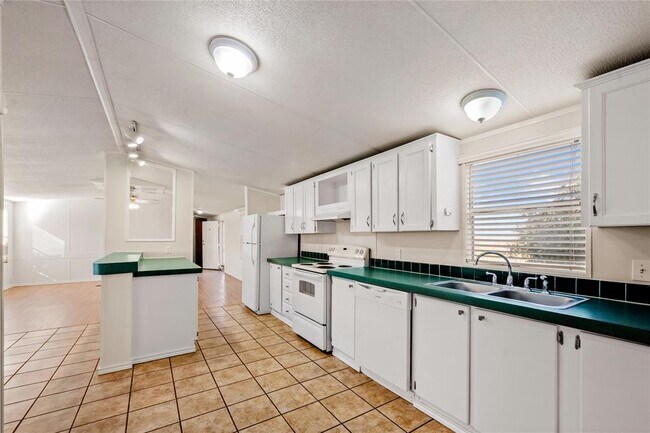 Building Photo - 1780 Farm to Market 1626