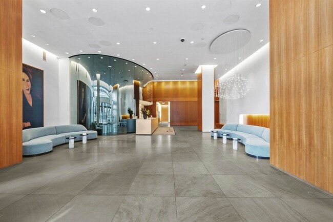 Building Photo - 77 Hudson St