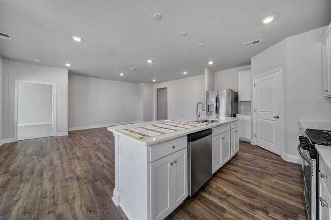 Building Photo - 3 Bed 2 Ranch Bath Home in Monroe!