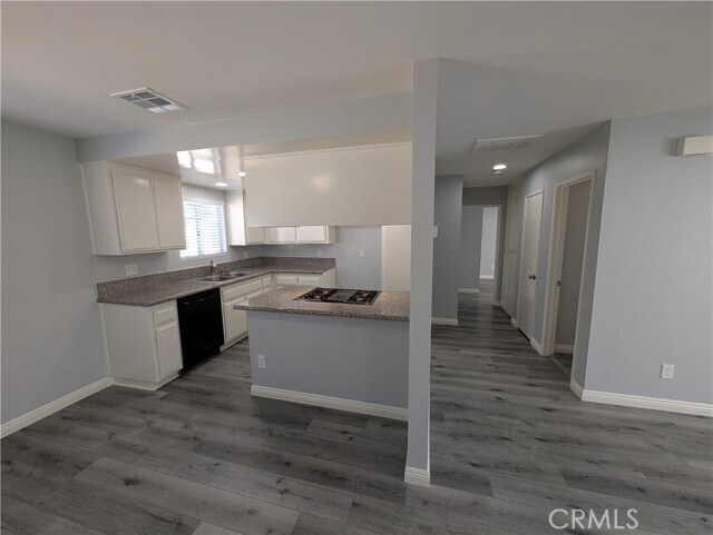 Building Photo - 527 E Colorado Blvd