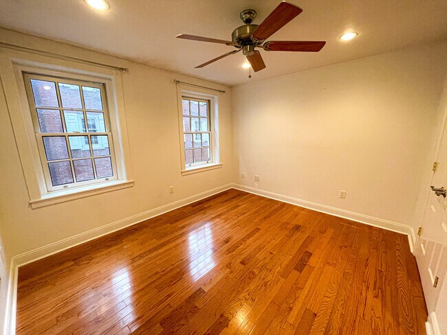 Building Photo - 215 Quince St